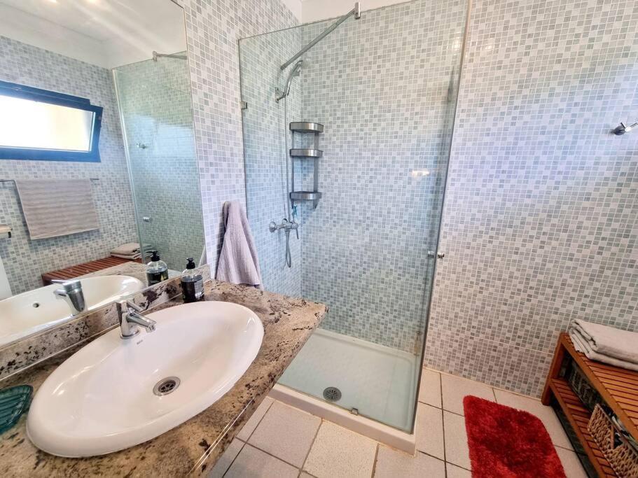 דירות קוסטה טגוויסה Luxury Ocean View Playa Roca מראה חיצוני תמונה